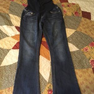 Blue maternity jeans with accent pockets